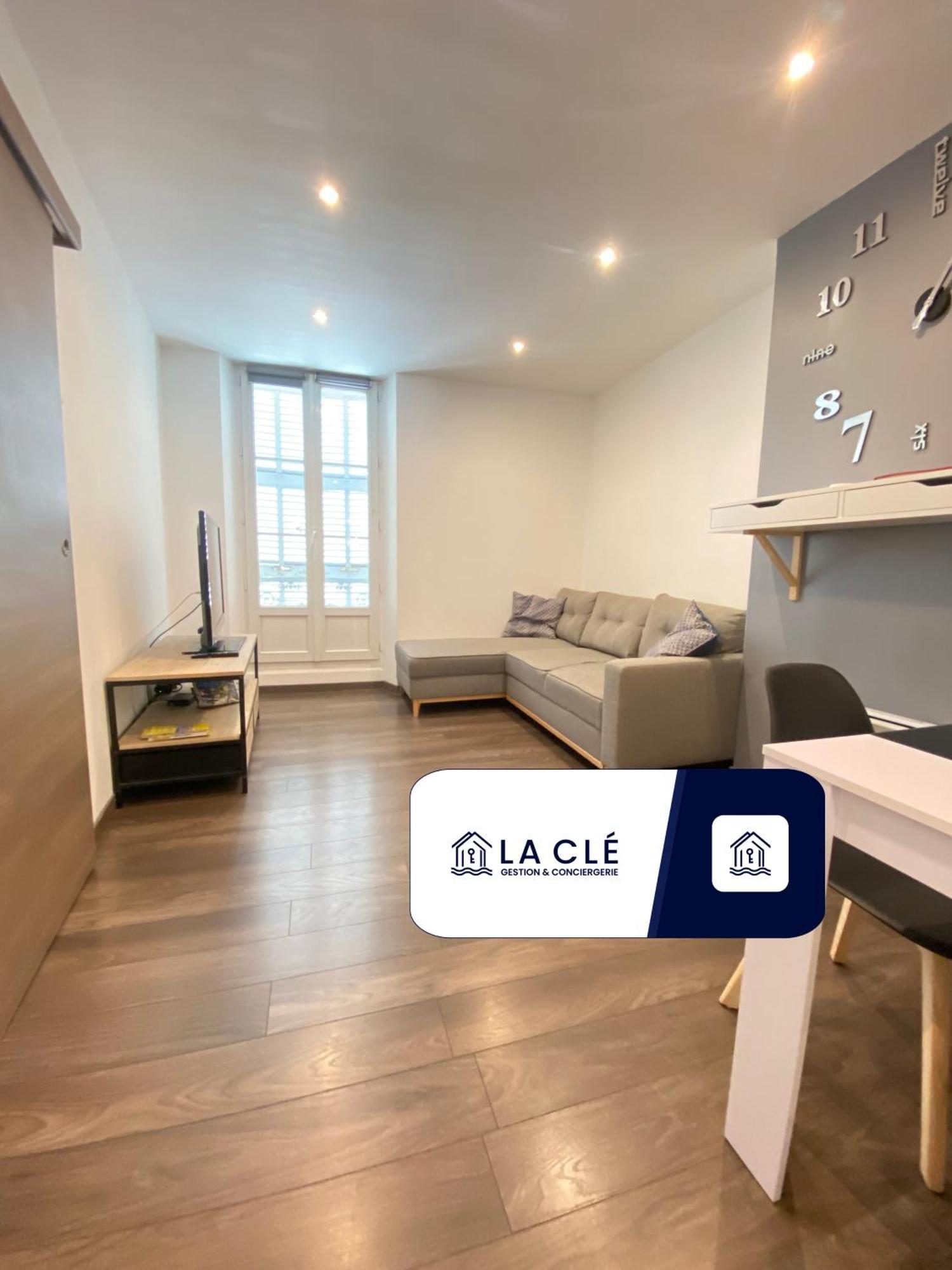 Appartement T2 Hyper centre clim,WIFI à Hyères Extérieur photo